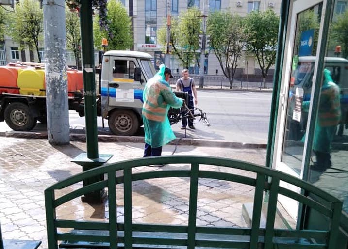 В Северном районе проводится дезинфекция общественных мест, остановок, пешеходных переходов, парковок. Воронеж, профилактика коронавируса. 