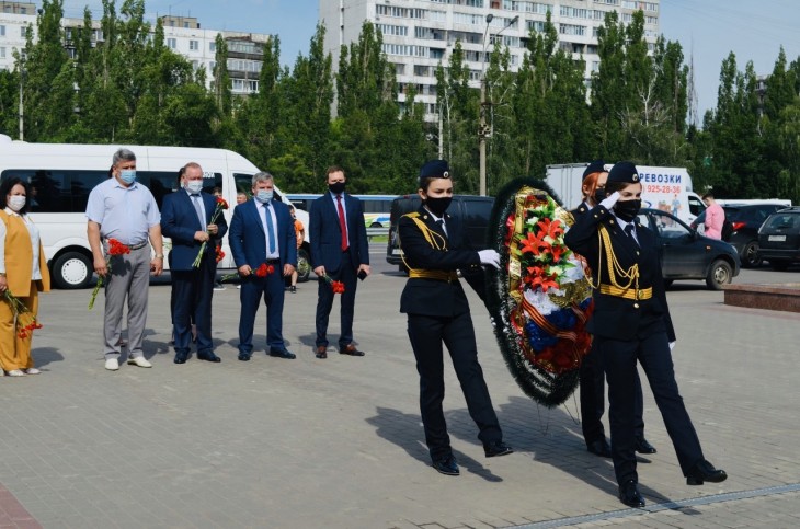 22 июня прошло торжественное возложение венков к Памятнику Славы в честь годовщины начала ВОВ Чистяков Мошуров Шандыбин Барыкин северный район Воронеж 