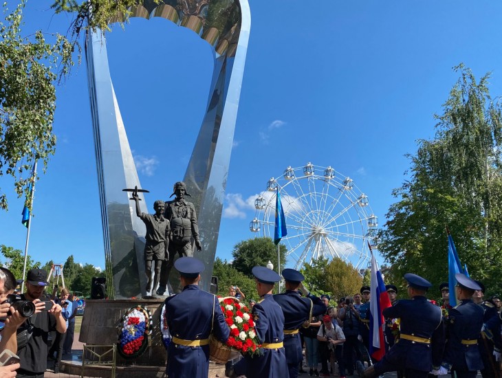 день ВДВ Воронеж Воронежа Вадим Кстенин, заместитель председателя правительства Воронежской области Виталий Шабалатов и депутат Воронежской городской Думы Александр Чистяков