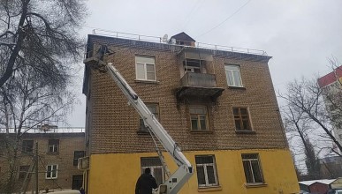 В Северном районе ведется борьба с сосульками и наледью на крышах