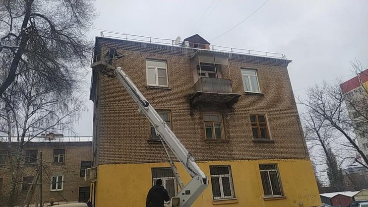 В Северном районе ведется борьба с сосульками и наледью на крышах