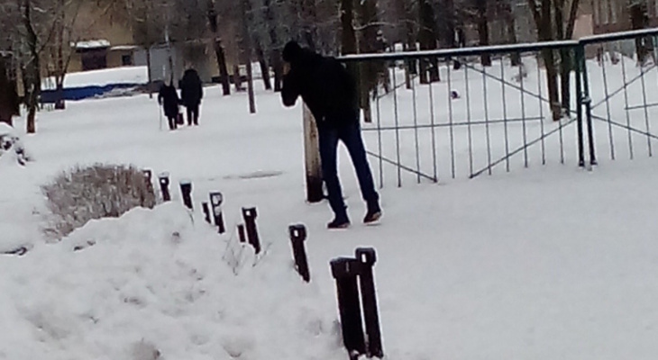 В Северном возле школы ходит мужчина и предлагает девочкам пойти с ним