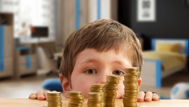 Малообеспеченные семьи смогут получать повышенную ежемесячную выплату на детей от 3 до 7 лет