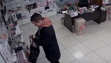 В Северном районе Воронежа мужчина с ножом ограбил секс-шоп 
