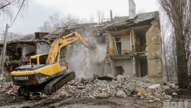 В Коминтерновском районе Воронежа начали сносить аварийный дом