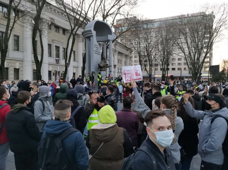На несанкционированной акции в центре Воронежа начались задержания