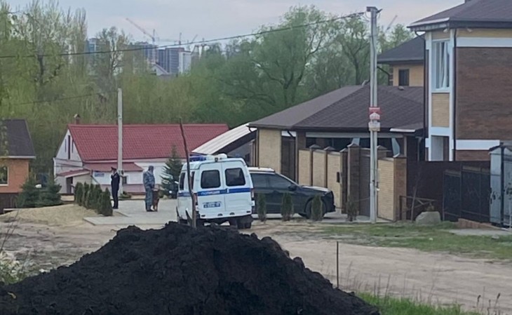 В Воронеже в подгорном мужчина открыл стрельбу по школьникам, один ребёнок ранен, возбуждено уголовное дело 
