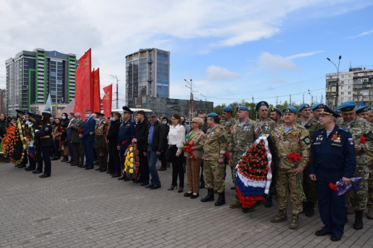 Северном районе Воронежа возложили венки и цветы в Дня Победы