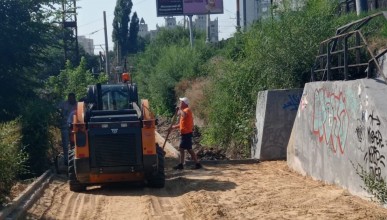 В Коминтерновском районе Воронежа продолжаются работы по благоустройству тротуарной сети