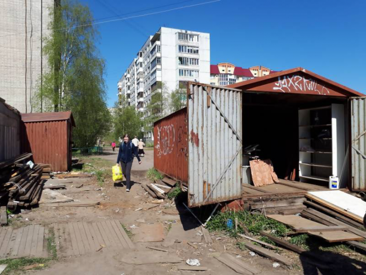 В Северном районе Воронежа сносят незаконно построенные гаражи