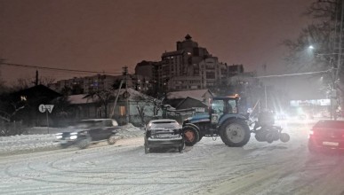 Трактор смял ковшом легковушку в Северном районе Воронежа
