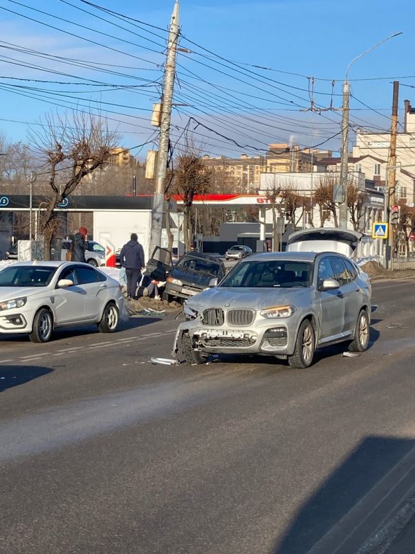 Юноша пострадал в аварии на Московском проспекте в Воронеже