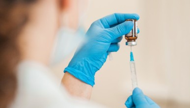 Врачи обновили противопоказания к вакцине от коронавируса