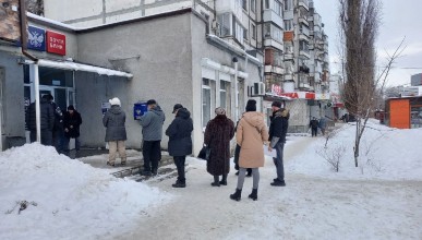 Воронежцы пожаловались на огромные очереди перед «Почтой России» в Северном районе