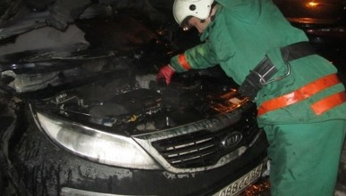 В Воронеже на подземной парковке загорелись 6 иномарок 