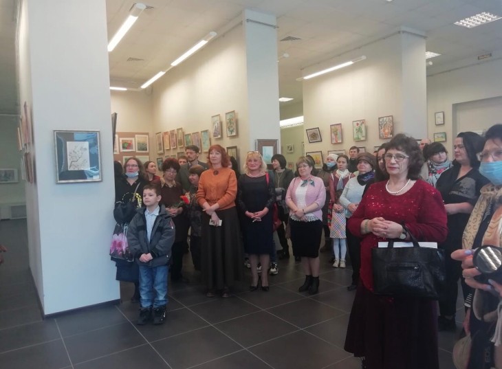 Открытие выставки творческих работ участников проекта бесплатной летней рисовальной школы Северного района