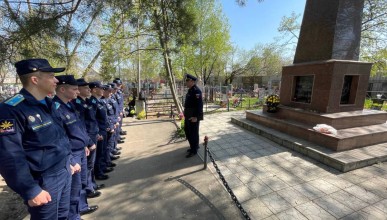 Продолжается уборка братских могил в Северном районе 