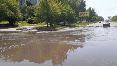«Течёт река Волга»: возле Северного леса второй за пять дней потоп 