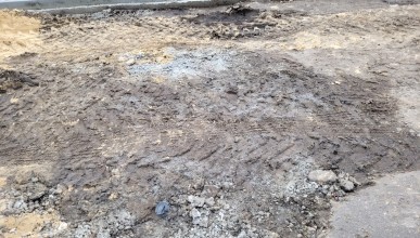 Воронежец возмутился укладкой плитки на слой грязи на Московском проспекте  