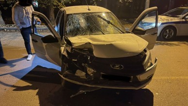 Воронежская автомобилистка врезалась в припаркованный грузовик — пострадал мужчина 
