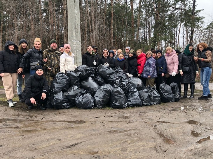 В Коминтерновском районе в рамках месячника благоустройства прошел массовый субботник