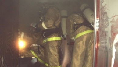 Пожарные спасли четырех человек из горящей многоэтажки в Воронеже 