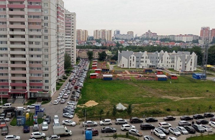 «Это уже невыносимо». Воронежцы застряли в пробках из-за новой схемы движения