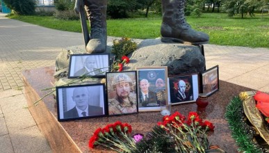 Стихийный мемориал погибшим Пригожину и вагнеровцам появился в Воронеже