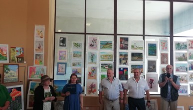 В управе Коминтерновского района открылась выставка благотворительного проекта «Летняя школа рисования»