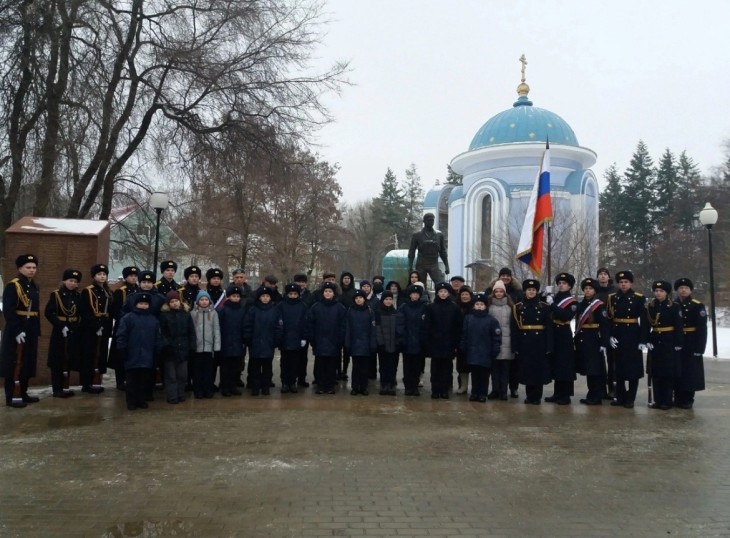 В Коминтерновском районе у памятника «Воронежцам воинам – интернационалистам» прошла акция в память о российских и советских воинах, погибших в боевых действиях на территории страны и за ее пределами