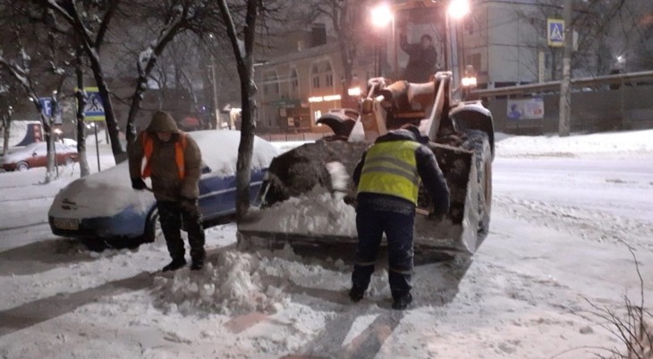 Более 200 самосвалов снега вывезли с воронежских улиц