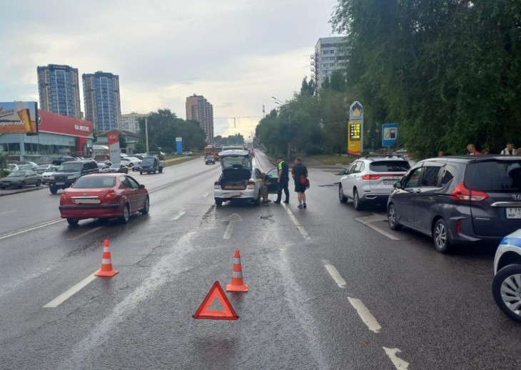 Иномарка насмерть сбила женщину на пешеходном переходе в Воронеже