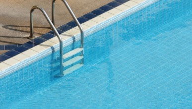 Приставы закрыли бассейн в Коминтерновском районе из-за качества воды