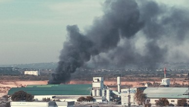 Пожар вспыхнул в Северном микрорайоне около воронежского авторынка