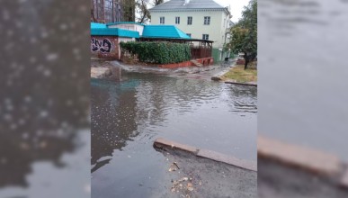 В Воронеже после осенних дождей затопило Московский проспект
