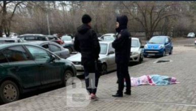 Подросток выпала из окна многоэтажки в Воронеже: жуткий инцидент попал на видео