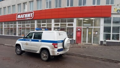 Неадекватный мужчина устроил дебош в воронежском магазине