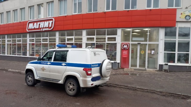 Неадекватный мужчина устроил дебош в воронежском магазине