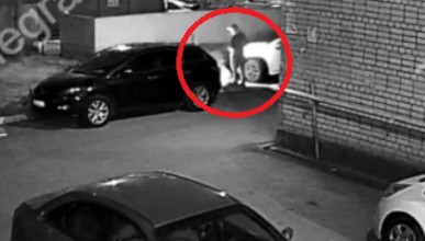 Поджог иномарки попал на видео в Северном микрорайоне Воронежа