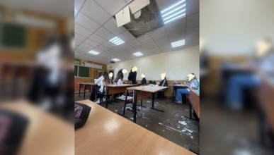Потолок обрушился в воронежской школе №47