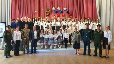 Депутат Воронежской городской Думы Александр Чистяков посетил торжественные мероприятия посвященные празднованию дня Великой Победы прошедшие в школах Коминтерновского района