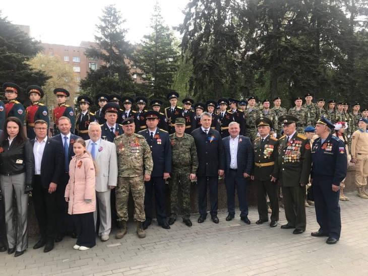 В Коминтерновском районе в преддверии празднования годовщины Великой Победы прошло торжественное возложение венков и цветов на главный мемориал района Памятник Славы