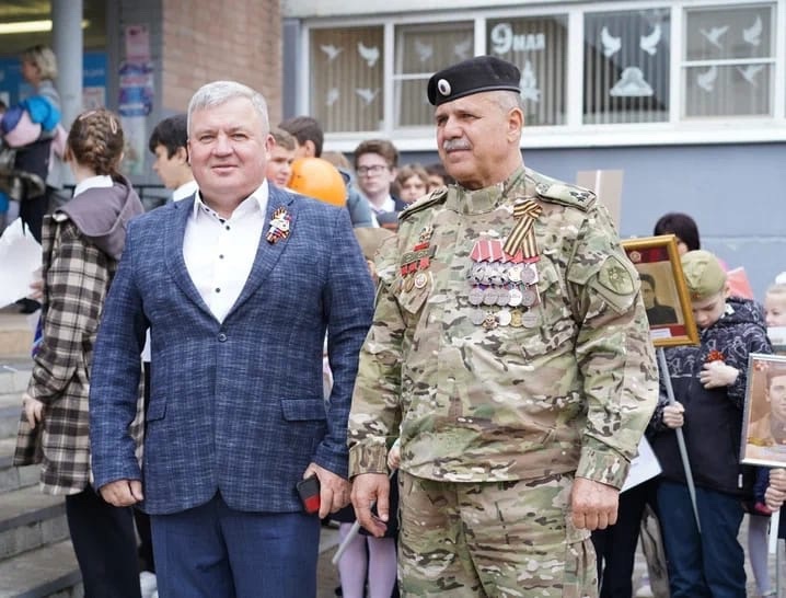 Депутат Воронежской городской Думы Александр Чистяков посетил торжественные мероприятия посвященные празднованию дня Великой Победы прошедшие в школах Коминтерновского района