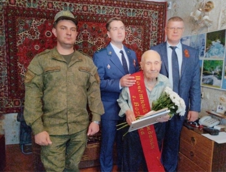 В Коминтерновском районе навестили Валентина Логунова и тепло поздравили с присвоением высокого звания «Почетный гражданин города Воронежа»