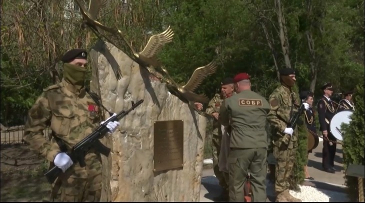 У воронежской школы появился новый памятник