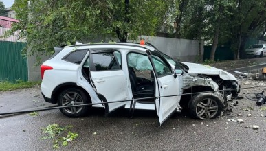В Воронеже женщина пострадала в ДТП с влетевшим в столб Haval