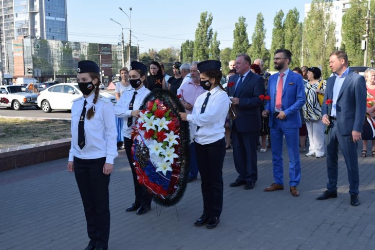 В Коминтерновском районе прошла всероссийская акция «Цветы памяти» и областная акция «Венок памяти» Воронеж Северный район 