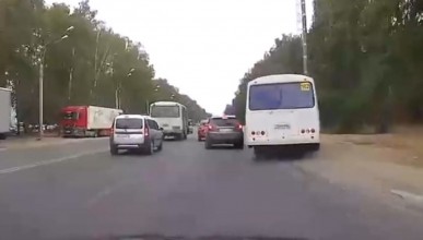 Водитель маршрутки, который объехал пробку по обочине будет оштрафован Воронеж Северный район