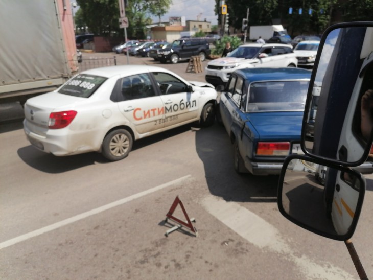 Авария на перекрестке улицы Текстильщиков и проспекта Труда. Воронеж Северный район