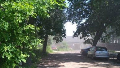 Цементная пыль во дворе проспекта Труда. Воронеж Северный район